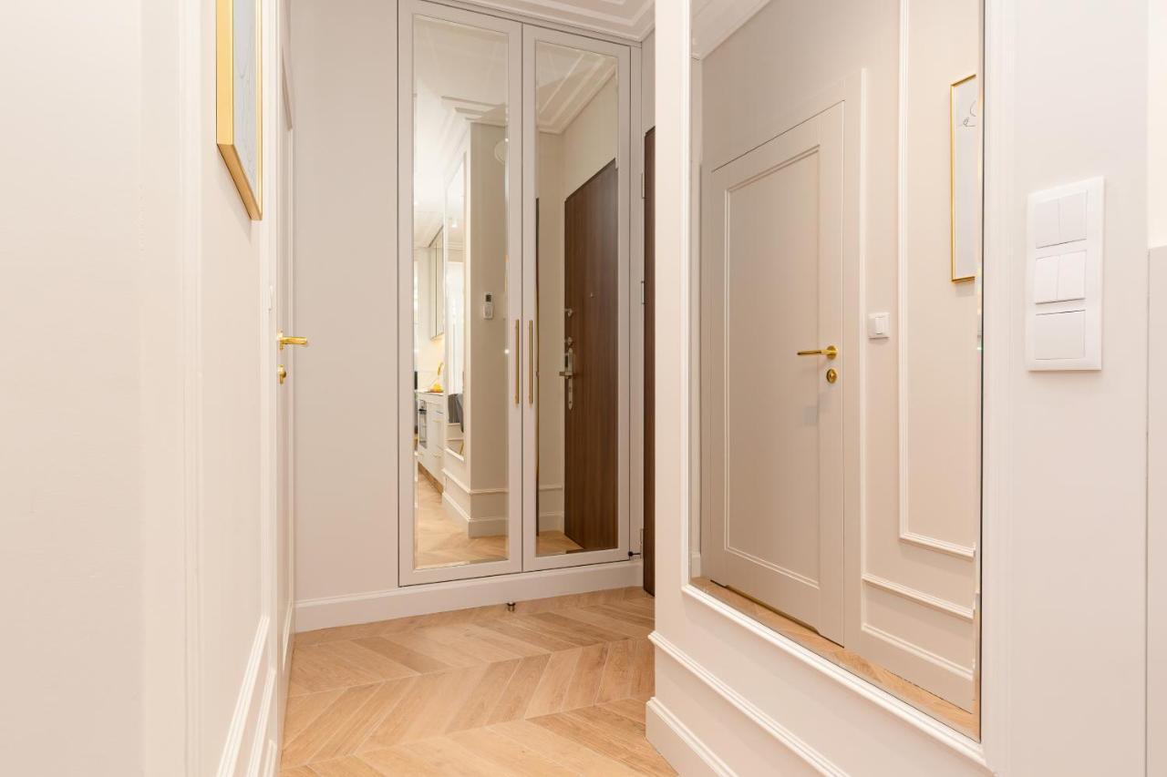 Mennica Residence Central Apartment By Renters Prestige Warschau Exterior foto