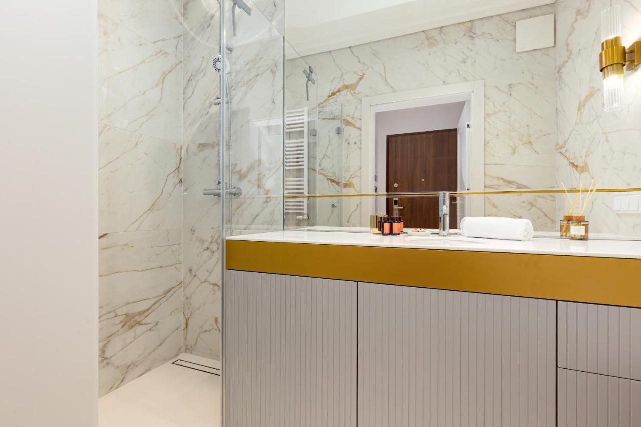 Mennica Residence Central Apartment By Renters Prestige Warschau Exterior foto