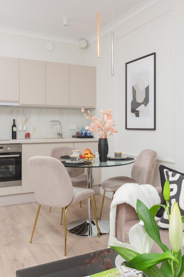 Mennica Residence Central Apartment By Renters Prestige Warschau Exterior foto
