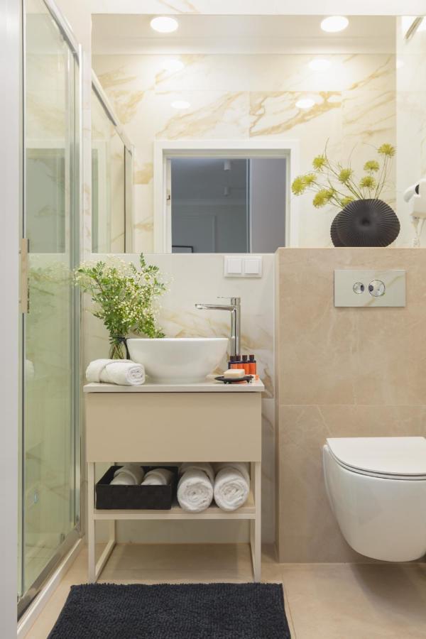 Mennica Residence Central Apartment By Renters Prestige Warschau Exterior foto